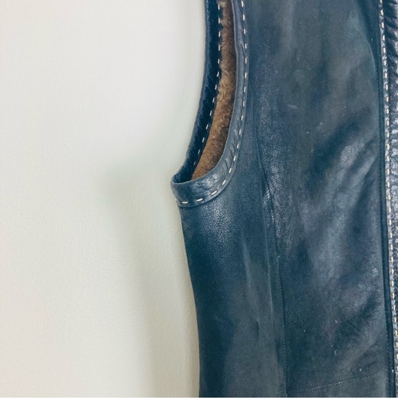 Artico Axel’s Vail, Colorado shearling zip front vest in black. Size 46 (US8/10) - Picture 3 of 11